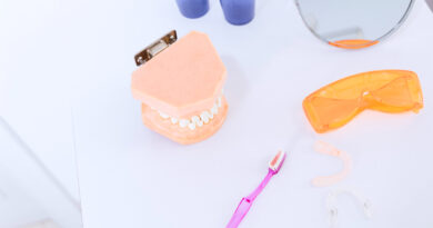 Piaskowanie w laboratorium dentystycznym – jak dobrać materiał ścierny do konkretnego zastosowania?